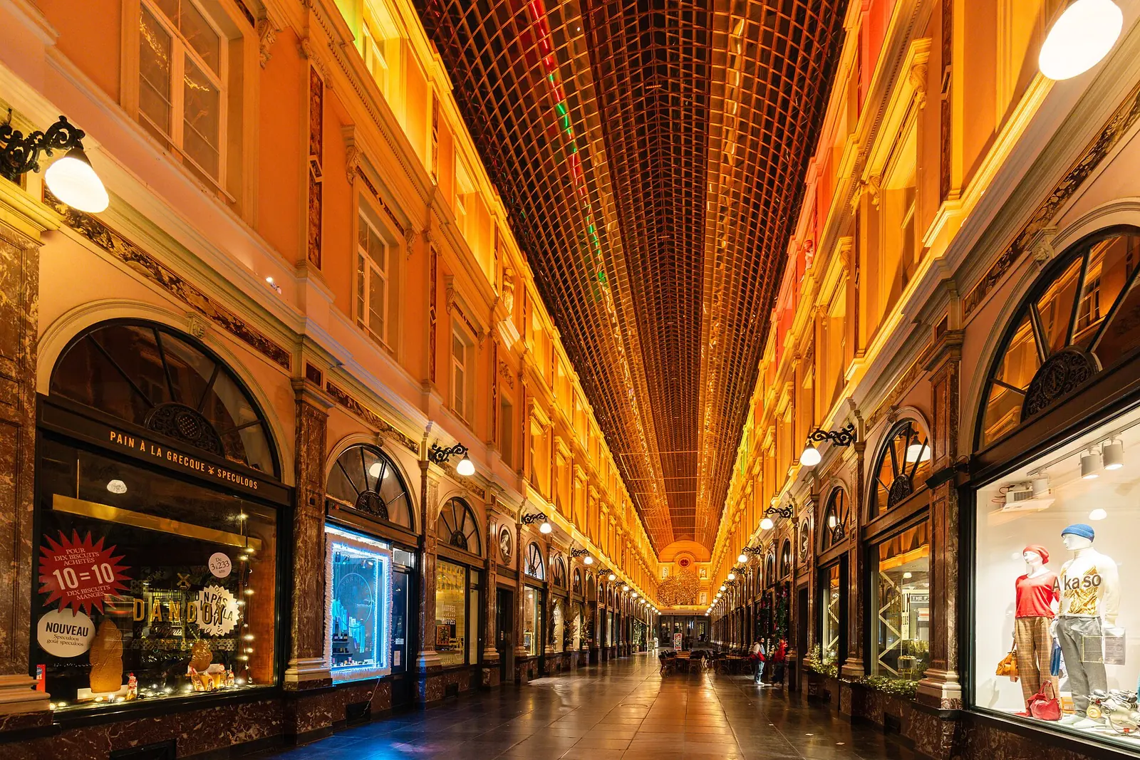 Galeries royales Saint-Hubert, Bruselas, Bélgica, 2021-12-14, DD 04-06 HDR